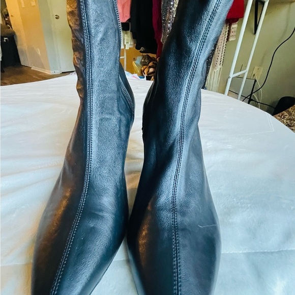 Rag & Bone Sleek Black Heeled Boots - Picture 4 of 11